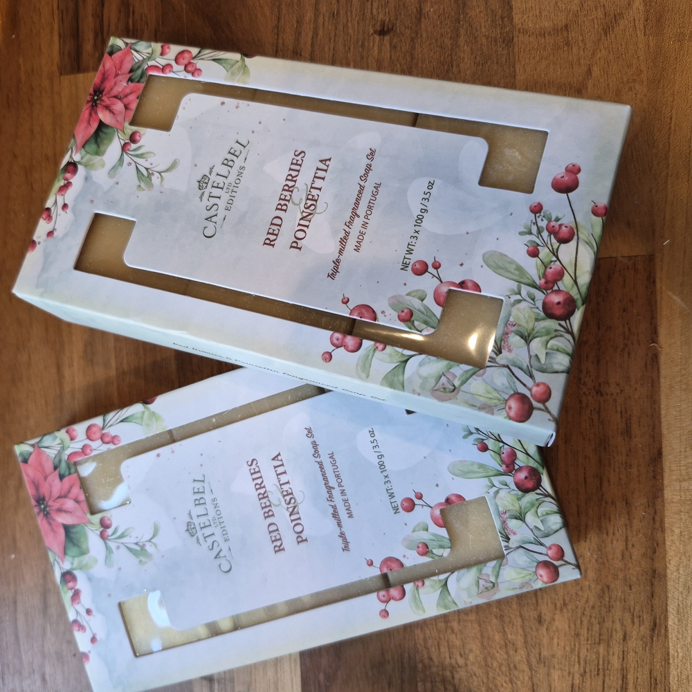Castelbel Red Berries Poinsettia Soap Set – 2 Bars – New in Box